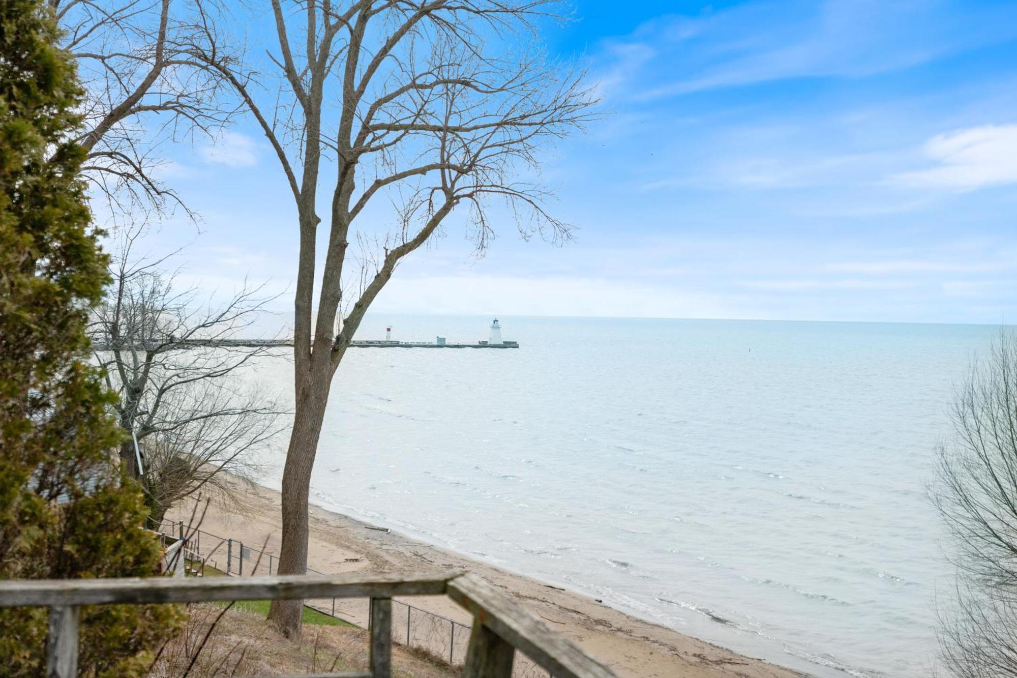 Luxe Lodges On Lake Erie พอร์ตโดเวอร์ ภายนอก รูปภาพ