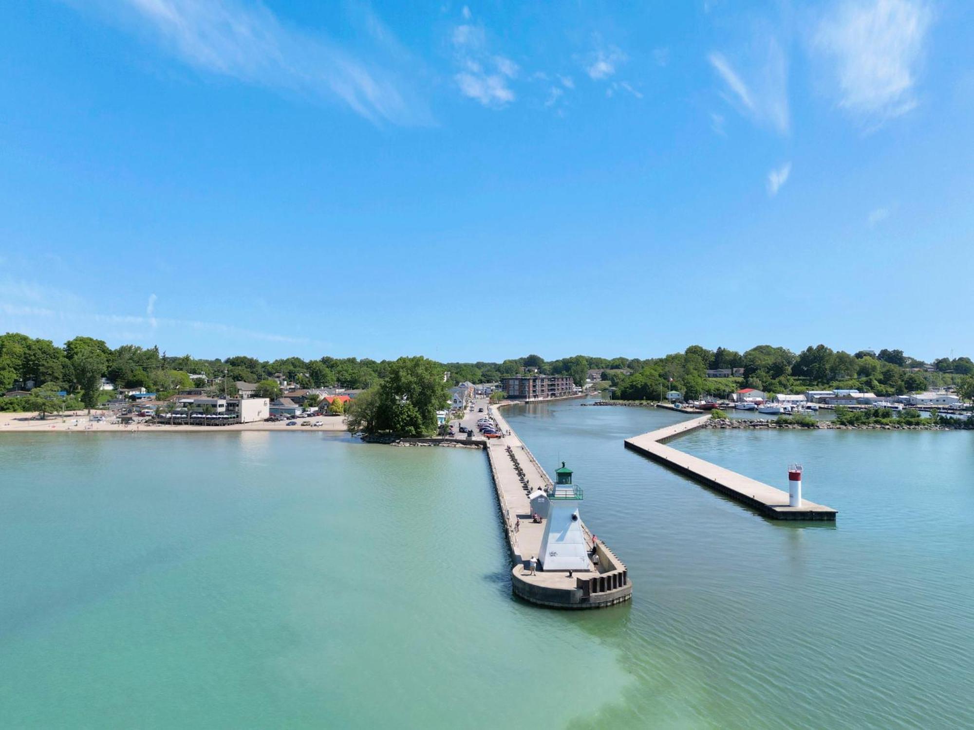 Luxe Lodges On Lake Erie พอร์ตโดเวอร์ ภายนอก รูปภาพ